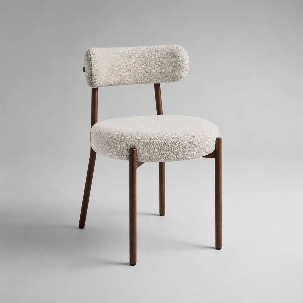 Esszimmerstuhl mit Bouclé-Bezug und Massivholzgestell, Creme/Dunkelbraun, 56 × 58 × 76 cm