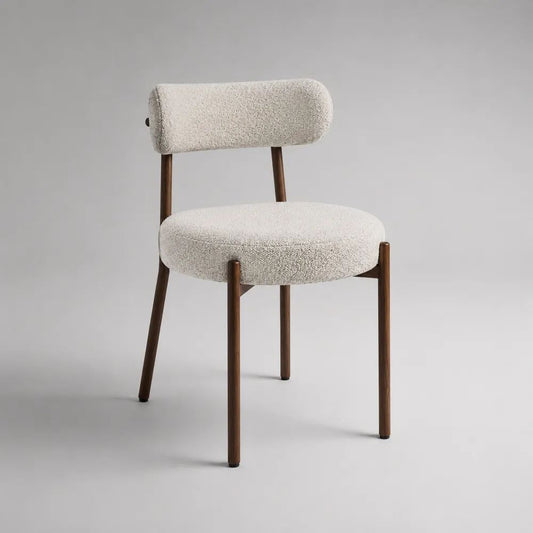 Esszimmerstuhl mit Bouclé-Bezug und Massivholzgestell, Creme/Dunkelbraun, 56 × 58 × 76 cm